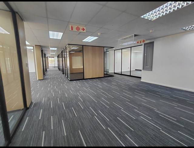 751M² OFFICE TO LET IN BRYANSTON